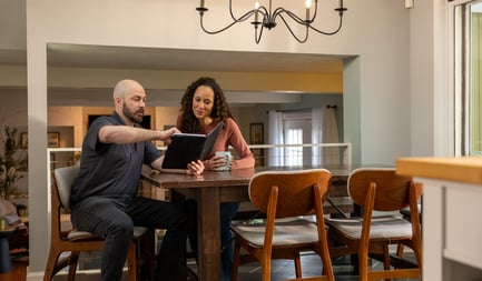 Atlas agent explaining quote to customer